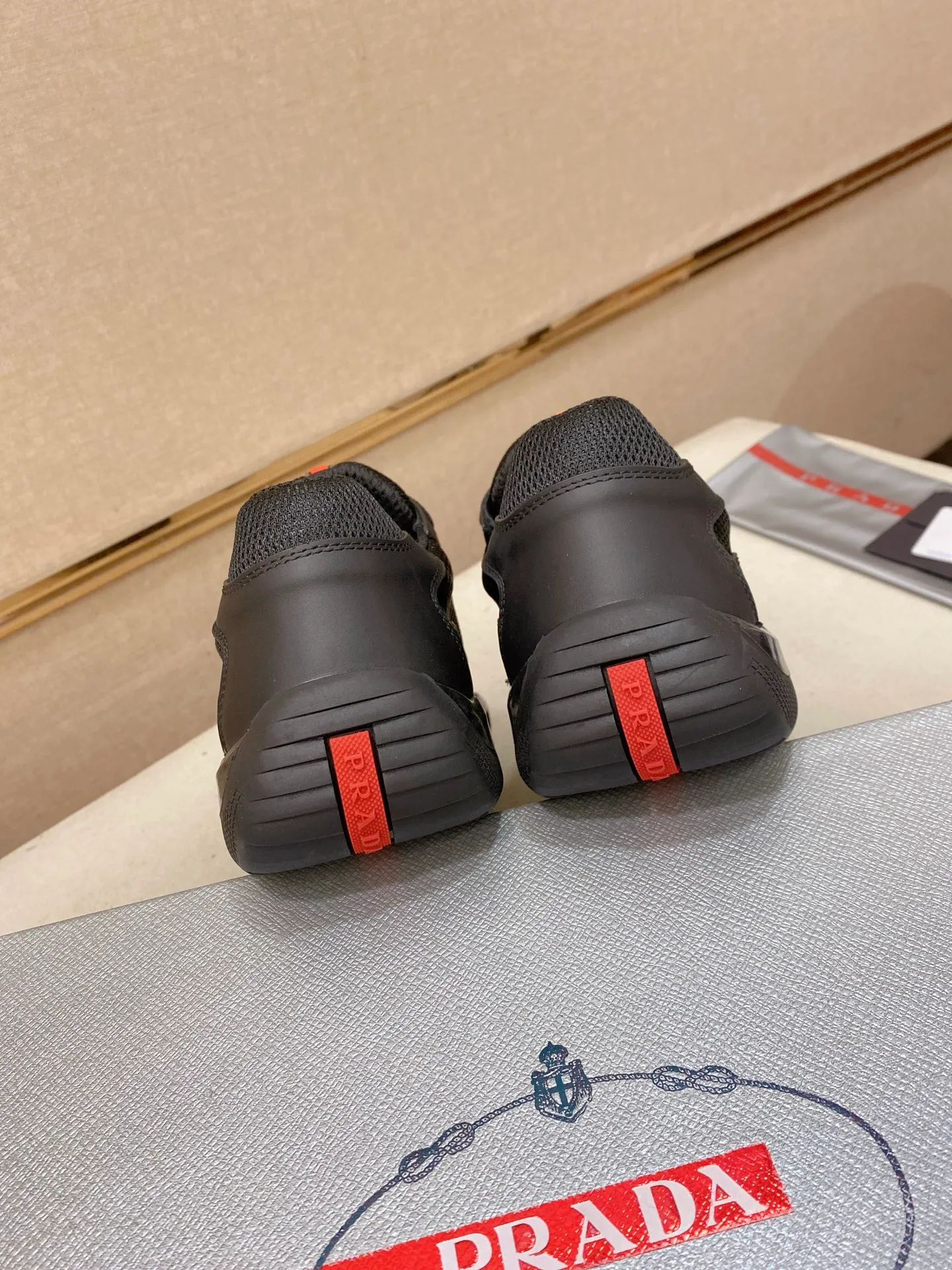 Men's shoes 💰 580💰 ✔️✔️✔️High version High-quality new PRADA (Prada) counters are launched simultaneously, new men's shoes, 😘fabrics are selected from first-layer cowhide fabrics. Lining: Imported cowhide leather lining. 👍🏿High-end☄️Open-molded non-slip rubber outsole, exquisite lines, simple and elegant, comfortable and high-end for leisure travel. Code number: 38 to 45